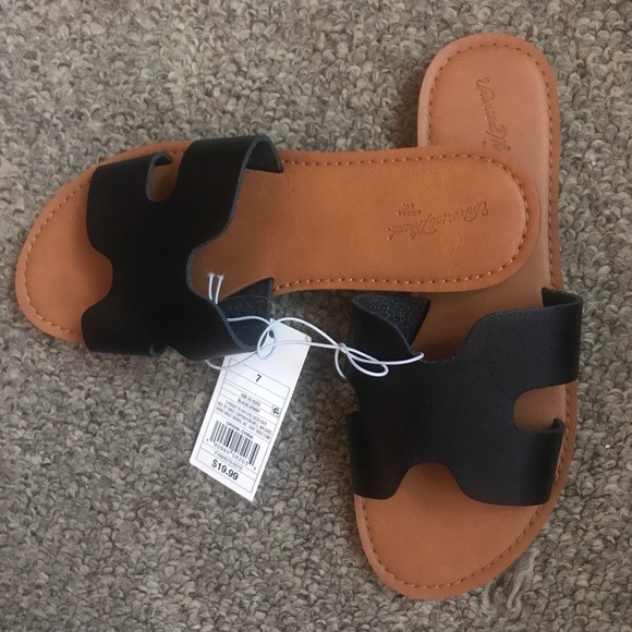 Universal Thread Shoes - SALE 🌸UNIVERSAL THREAD FLAT SANDALS BROWN & BLACK